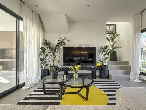 Casa 7 ambientes con 3 baños