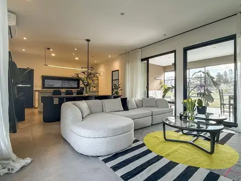 Casa en Venta en Pilar del Este - Santa Emilia, USD 245.000