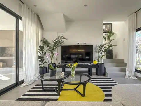 Casa 7 ambientes con 3 baños