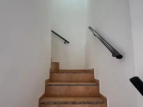 Casa en Alquiler con 1 cochera
