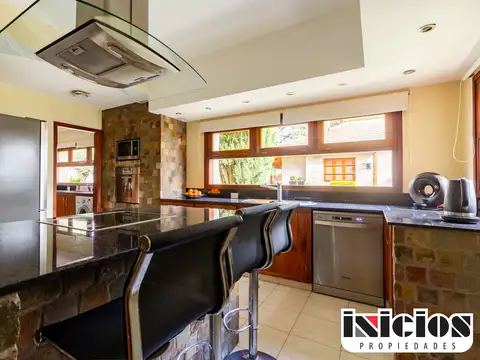 Casa 4 ambientes con 3 baños