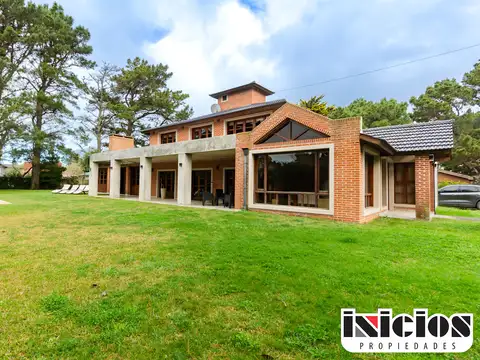 Hermosa Casa en Barrio Exclusivo - C1017