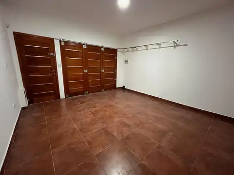 AV PELLEGRINI AL 3900