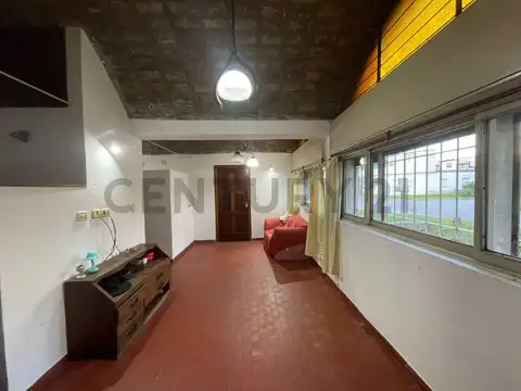 Casa 2 ambientes con 1 baño