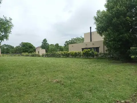 Casa en Venta con 3 cocheras