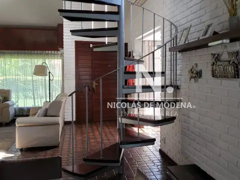 VENDE CASA DE 4 DORMITORIOS EN PLAYA MANSA, PUNTA DEL ESTE