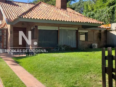 Casa 5 ambientes con 4 baños