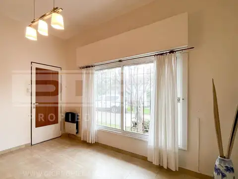 Manuel Garcia al 6100 entre Belisario Roldan y Ricardo Rojas