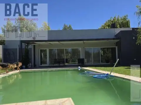 Casa 8 ambientes con 4 baños