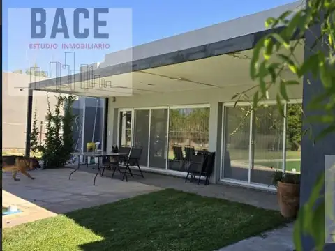 Casa en Venta con 5 cocheras