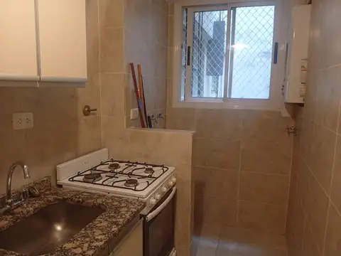 Muy lindo 2 ambientes todo reciclado  a nuevo. Excelente ubicación
