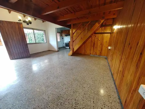 Casa en Alquiler con 2 cocheras