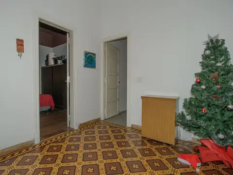 Casa 6 ambientes con 2 baños