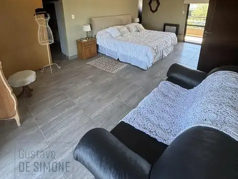 Casa 5 ambientes con 4 baños