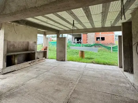 Casa 5 ambientes con 3 baños