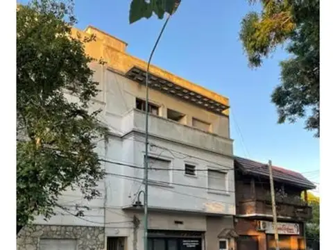 Ph Planta Alta al frente 1º piso 3 ambientes frente estación
