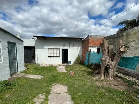 Casa 3 ambientes con 1 baño