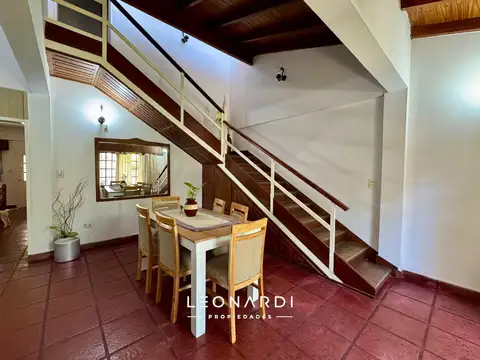 Casa en Venta con 2 cocheras