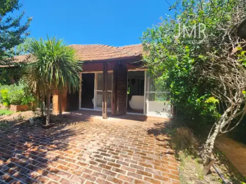 Casa Venta 4 dormitorios lote de 718 m2 Los Cardales C.C.  Apto Crédito