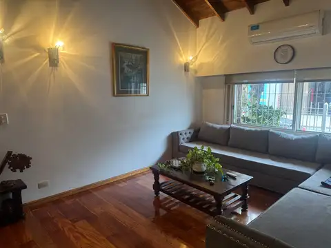 Casa 5 ambientes con 4 baños