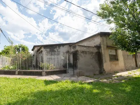 Casa 5 ambientes con 1 baño