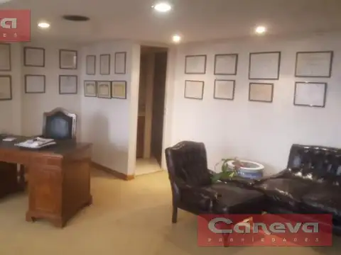 Oficina en Venta con 4 cocheras