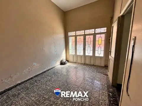 Casa 7 ambientes con 2 baños