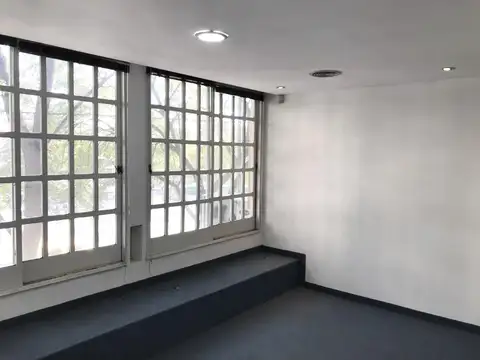 Oficina 2 ambientes con 3 baños