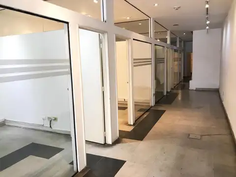 Oficina con local o depósito - Dos plantas en chacarita 374m2 totales con 3 baños venta