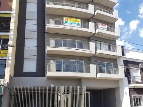 SAN MARTÍN CENTRO DEPTO. 2 AMB. C/BALCÓN AL FRENTE