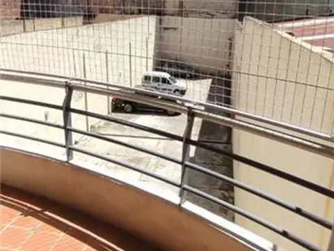 SEMI-NUEVO, ESTADO IMPECABLE, BAÑO COMPLETO, BALCÓN AL C/FRENTE, EDIFICIO CON GYM,  SUM y SOLARIUM. 