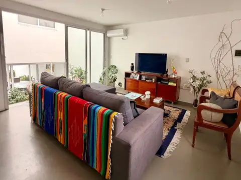 Casa 6 ambientes con 2 baños