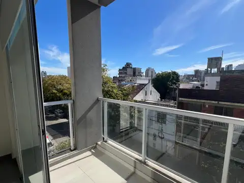 Excelente Monoambiente al Frente 34 m2 c/ Balcón