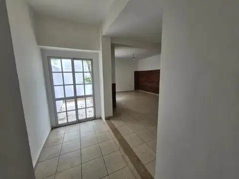 Casa 2 ambientes con 1 baño