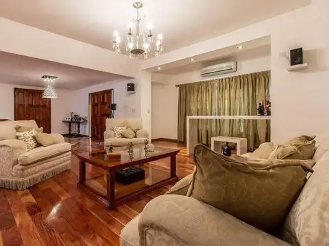 Casa 7 ambientes con 6 baños