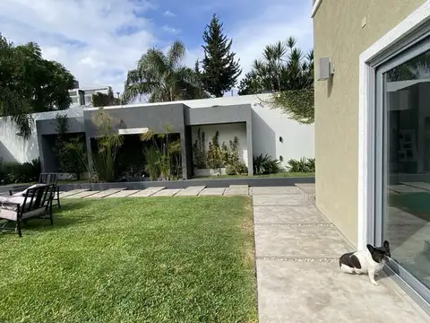 Casa en Venta en Haedo, USD 1.300.000