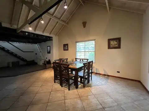 Casa en Venta con 4 cocheras
