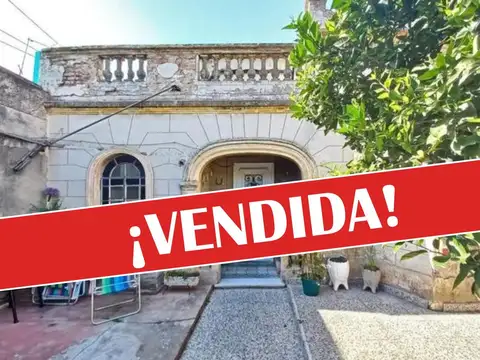 Venta Casa Lote Propio 3 Ambientes con 2 Patios Jardin sobre