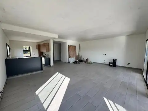 Casa en Venta con 3 cocheras