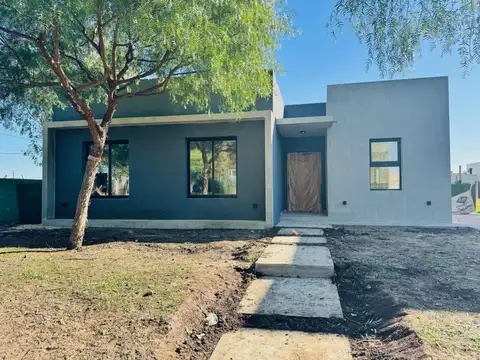 Lcf. Casa A Estrenar En Barrio Santa Elena, Pilar Del Este