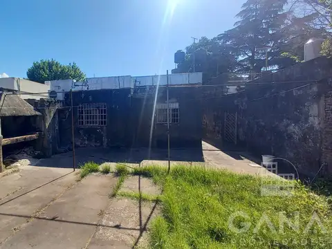 Casa venta en Tiro Suizo 2 dormitorios cochera Patio
