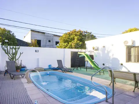 Casa 7 ambientes con 2 baños
