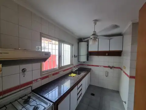  IMPRESIONANTE 3 AMBIENTES CON PATIO Y TERRAZA 