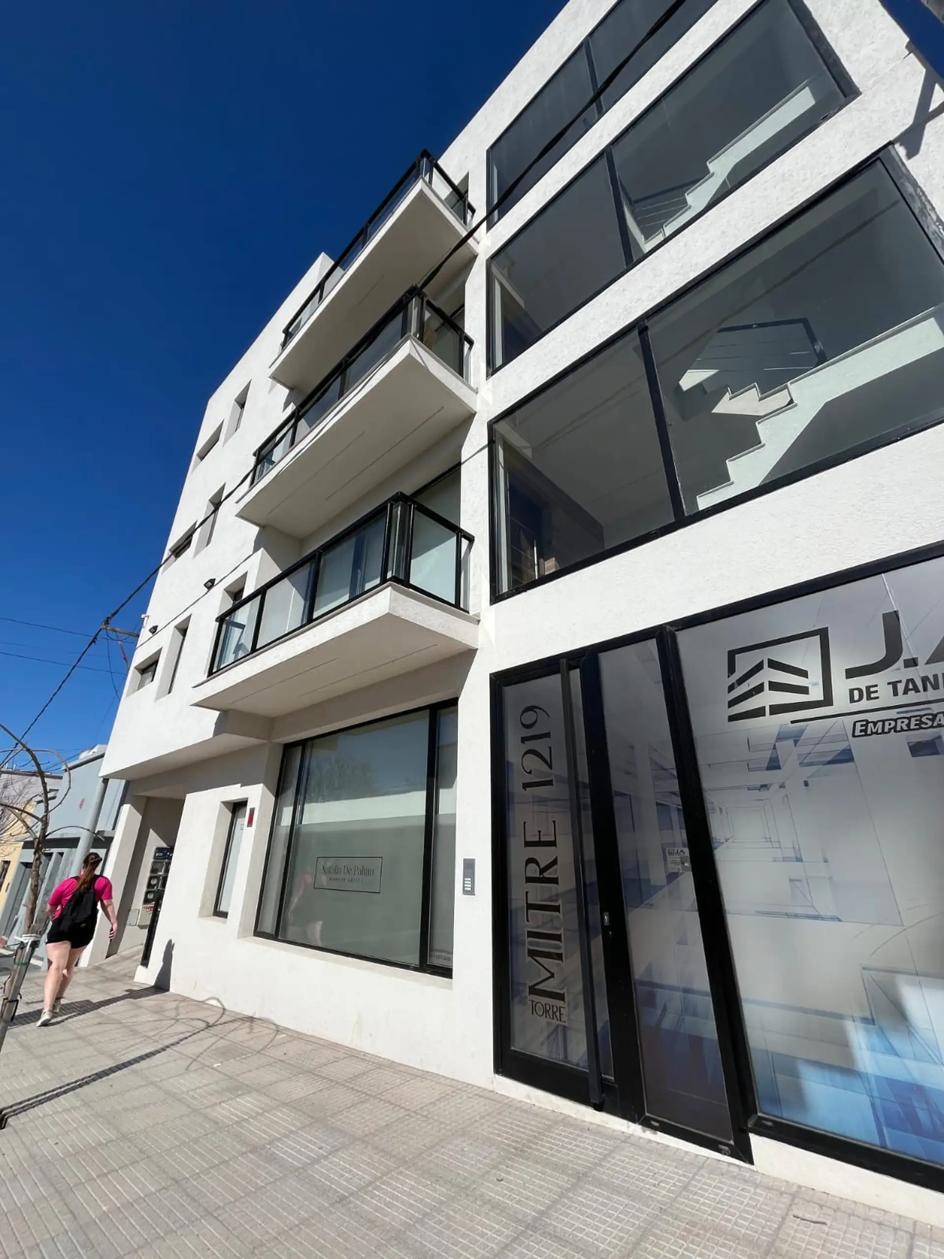 Depto 3 amb 90m², 2 dorm y balcón chico — Primer piso por escalera, Mitre