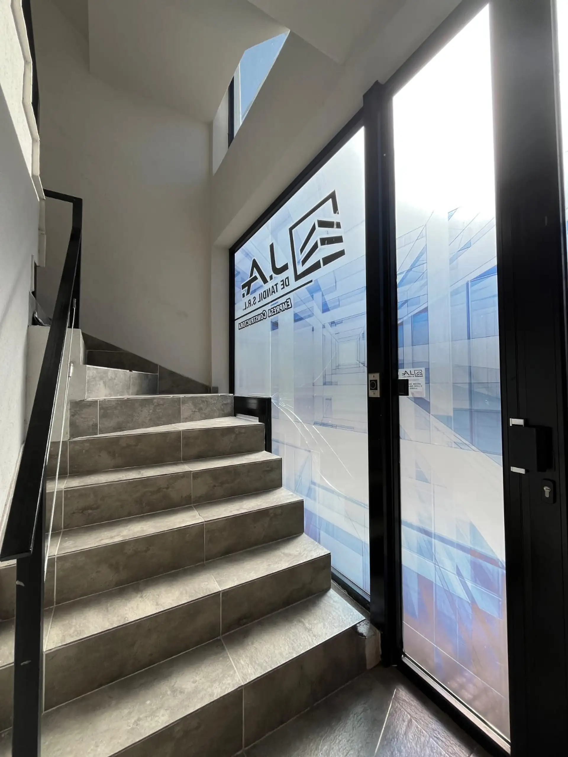 Depto 3 amb 90m², 2 dorm y balcón chico — Primer piso por escalera, Mitre