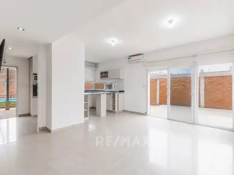 VENTA CASA DOS DORMITORIOS C/ PILETA FERNANDEZ ORO