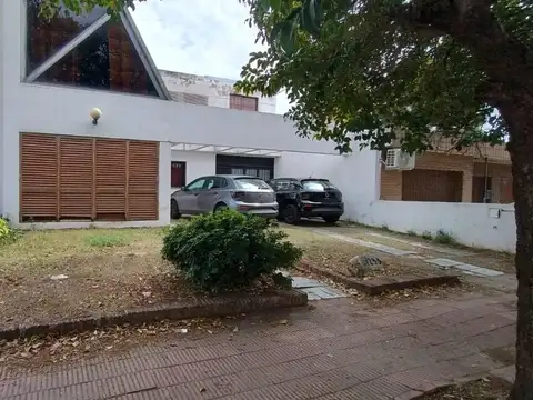 VENTA CASA URCA 3 DORMITORIOS + DEPTO ARRIBA