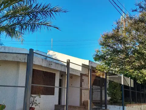 VENTA Casa 3 dormitorios - Zona Ruta 20