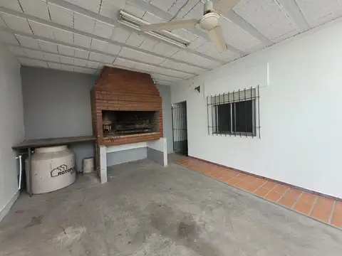 Casa en Alquiler con 1 cochera