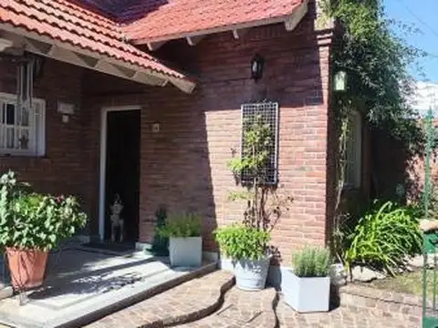 Casa en Venta con 3 cocheras